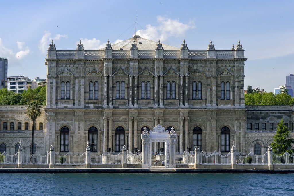 İstanbul Dolmabahçe Palace Seaside View © Go Türkiye